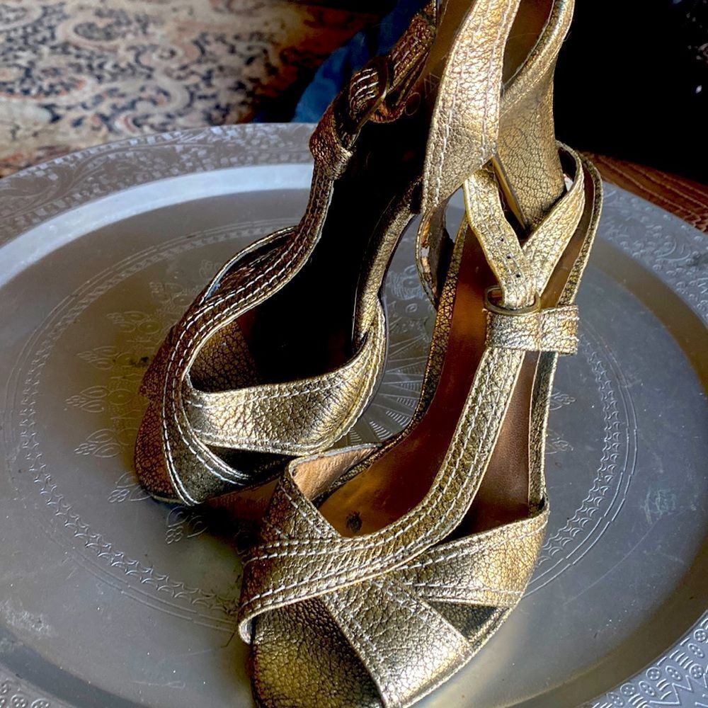 Two Lips 💋 Gold LEATHER heels Pumps Shoes 6.5